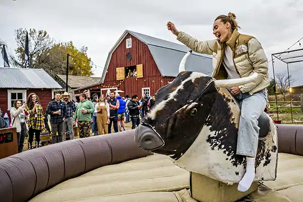 Anywhere-7-600×400-1 A jazz band plays at a party